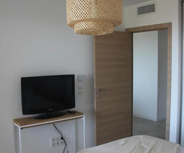 아파트 Agosta Sea View